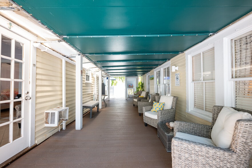 More Photos Of 412 Frances St, Key West Hotel For Sale