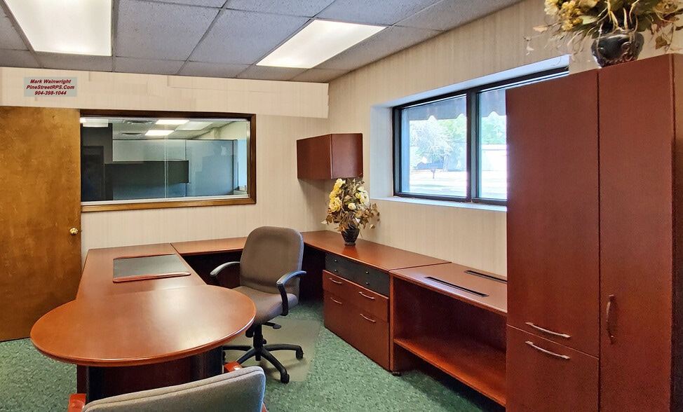 More Photos Of 11320 Distribution Ave E, Jacksonville Manufacturing For Lease