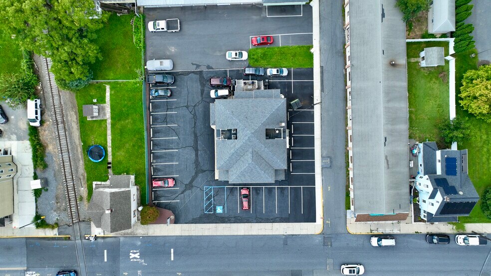 More Photos Of 550 S Main St, Nazareth General Retail For Sale