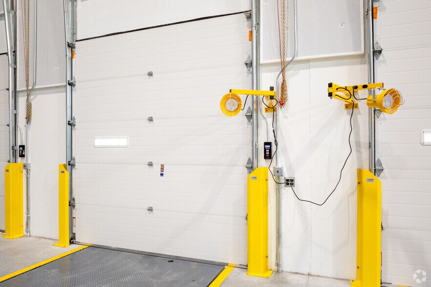 More Photos Of 620 W Commodore Boulevard, Jackson Distribution For Lease