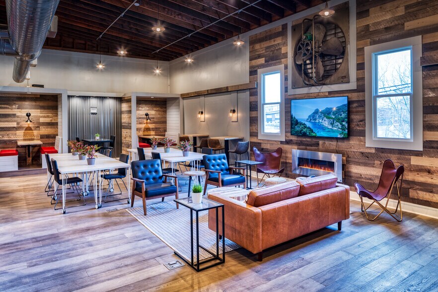 More Photos Of 206 S Market St, Elizabethtown Office For Lease