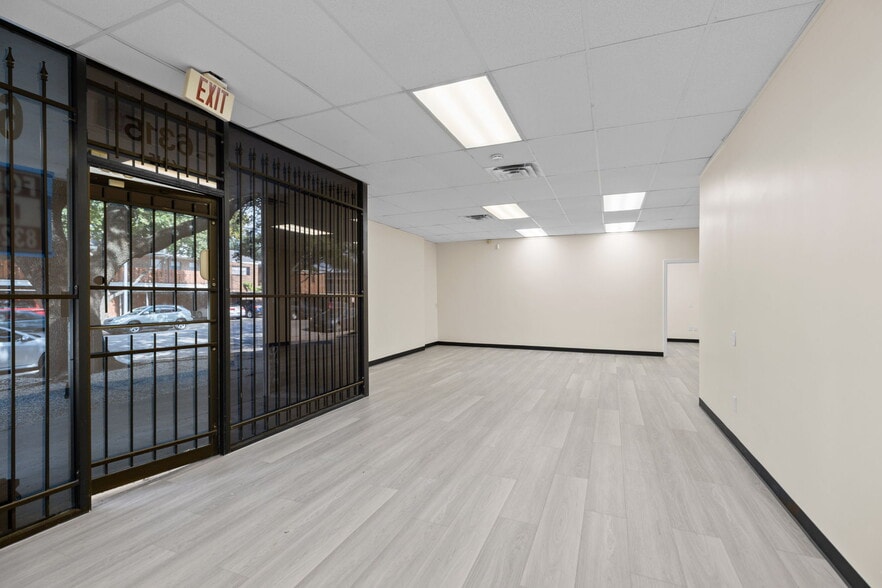 More Photos Of 6301-6335 Ashcroft Dr, Houston Showroom For Sale