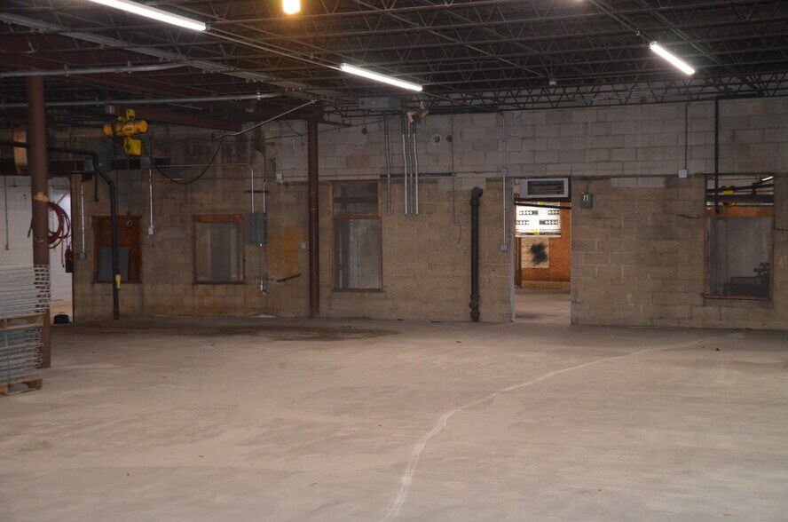 More Photos Of 726 S Broadway, Aurora Warehouse For Sale