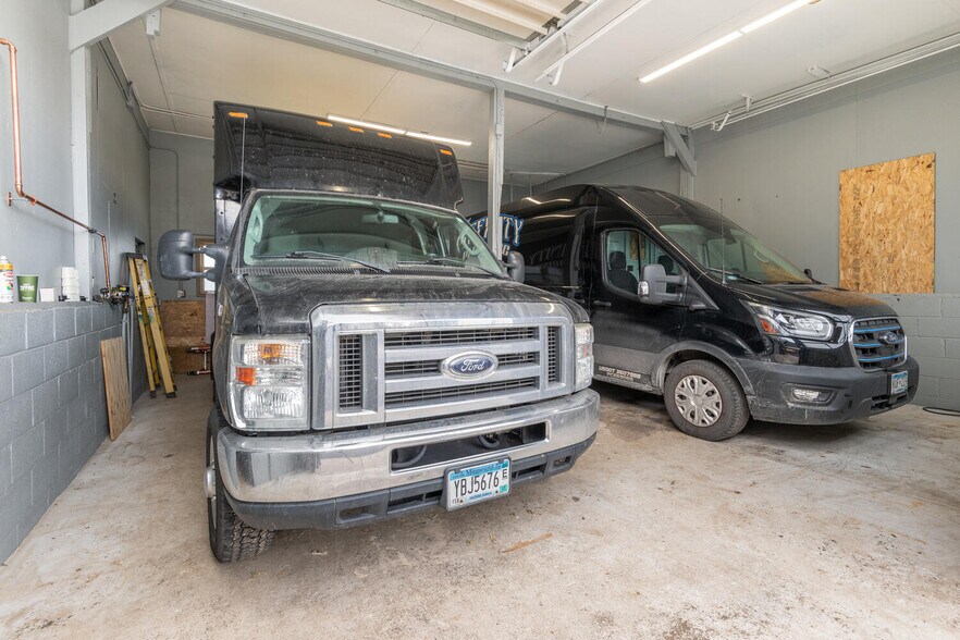 More Photos Of 936 1st Ave E, Shakopee Auto Repair For Sale