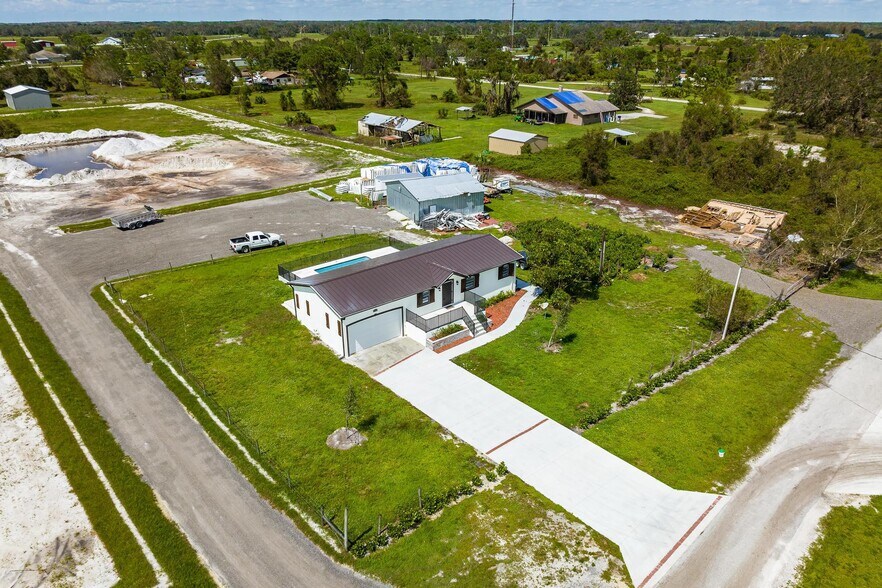 More Photos Of 21531 N River Rd, Alva Specialty For Sale