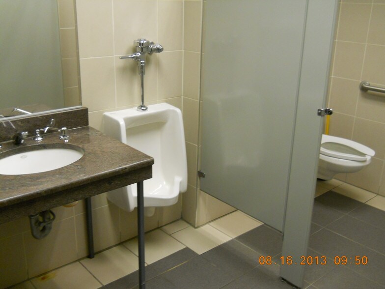 More Photos Of 1543 State Route 27, Somerset Medical For Lease