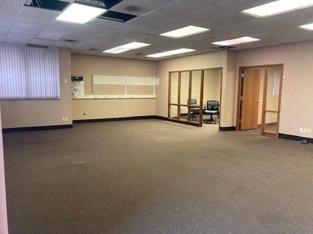 More Photos Of 221 W Lexington Ave, Independence Office For Sale