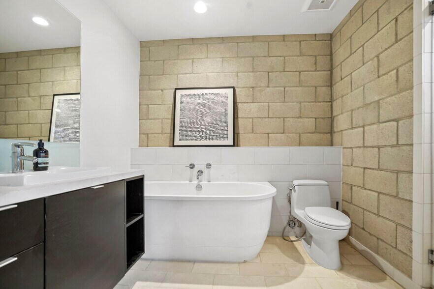 More Photos Of 3450 Cahuenga Blvd W, Los Angeles Office Residential For Lease