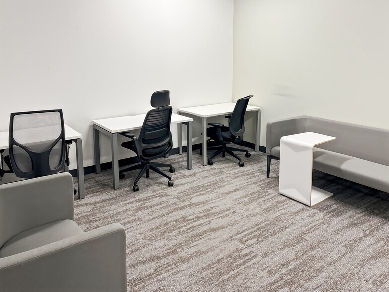 More Photos Of 7047 E Greenway Pky, Scottsdale Coworking Space