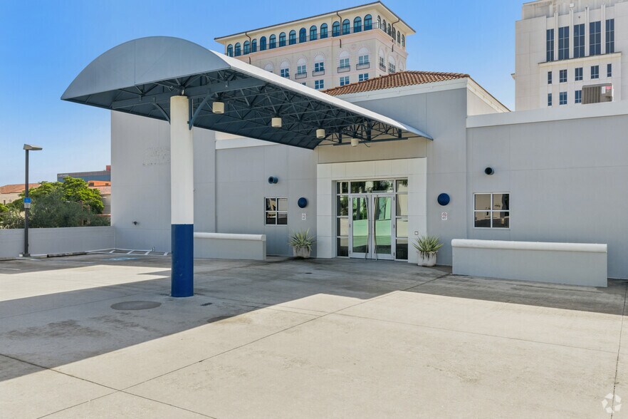 More Photos Of 1970 Golf St, Sarasota Medical For Lease
