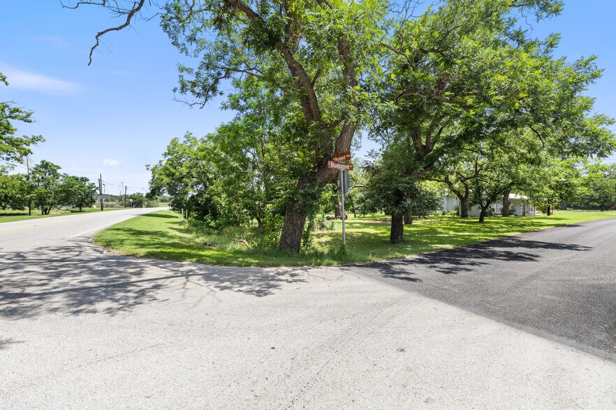 More Photos Of 404 Nugent ave, Johnson City Flex For Sale