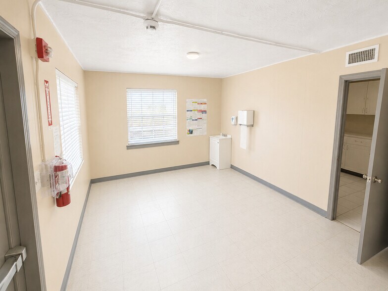 More Photos Of 1930 NE Waldo Rd, Gainesville Daycare Center For Lease