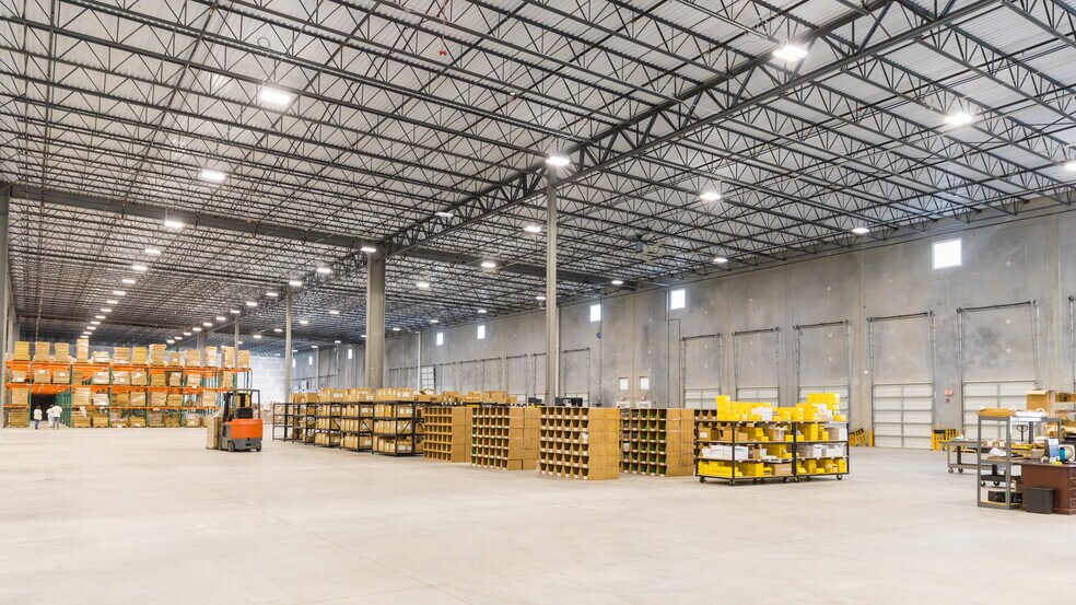 More Photos Of 16240 Airport Park Dr, Fort Myers Distribution For Lease