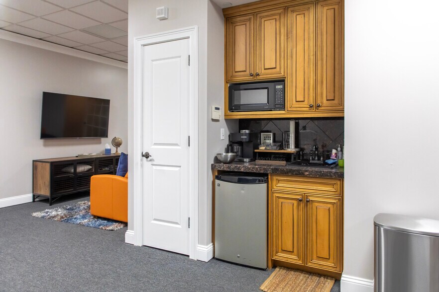More Photos Of 3020 Highlands Pky, Smyrna Office For Lease