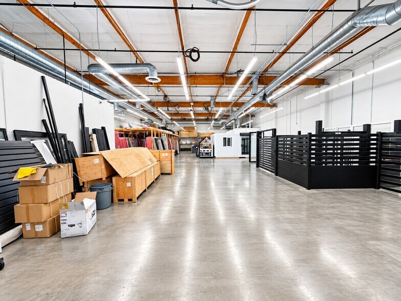 More Photos Of 9419 Mason Ave, Chatsworth Manufacturing For Lease