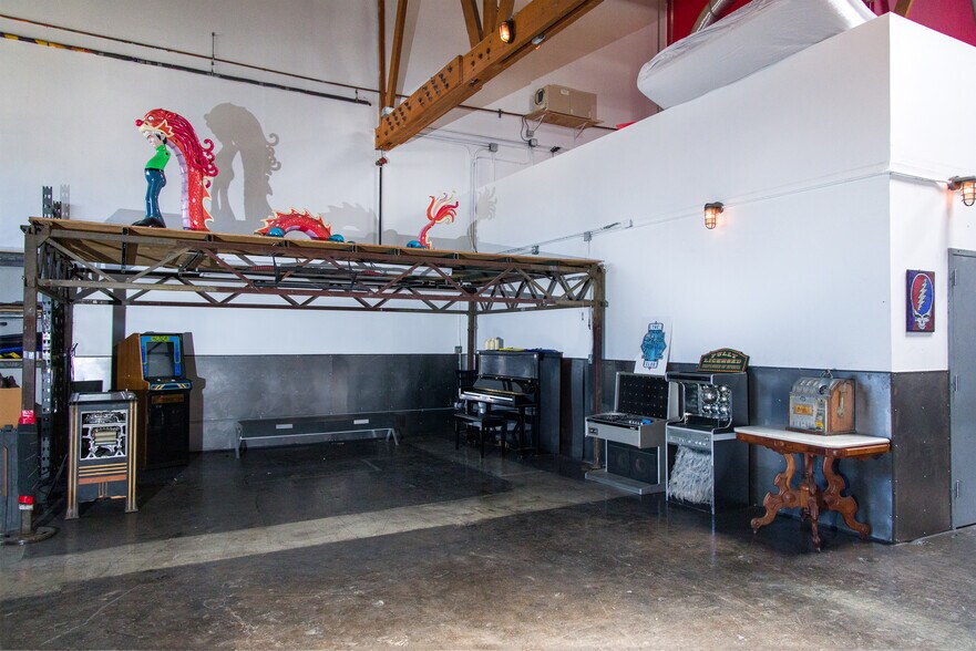 More Photos Of 2341-2345 E Olympic Blvd, Los Angeles Warehouse For Lease