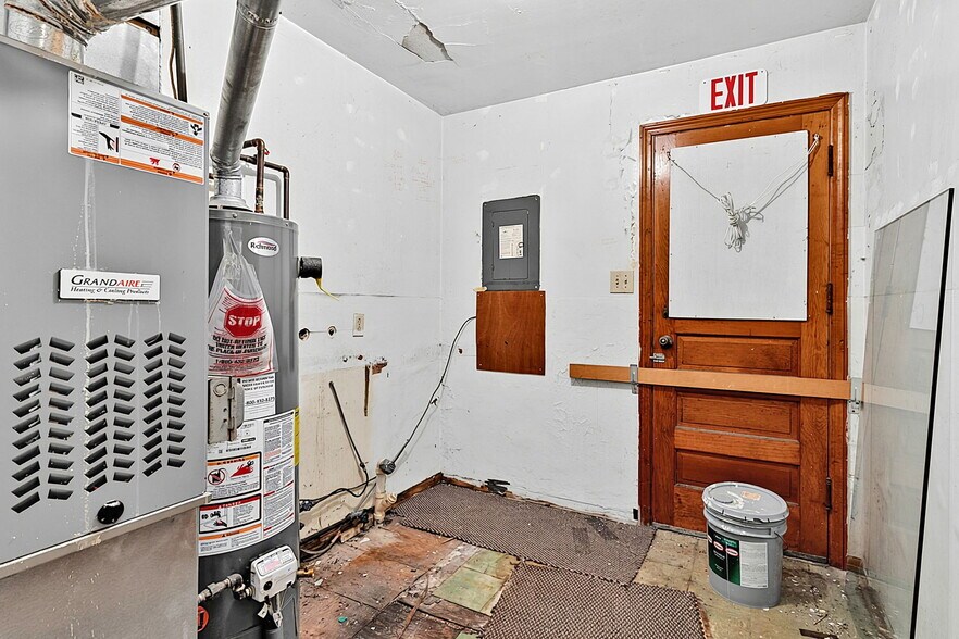 More Photos Of 7102 E Pendleton Pike, Indianapolis Office For Sale