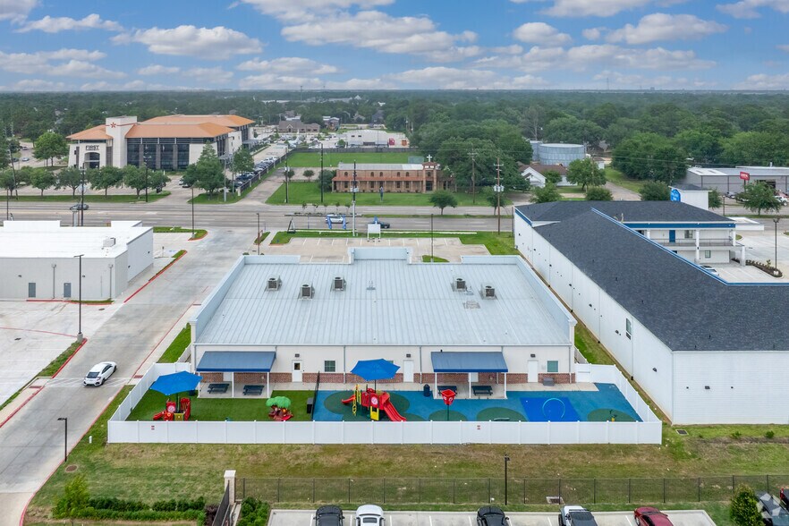 More Photos Of 15221 Spencer Rd, Houston General Retail For Lease