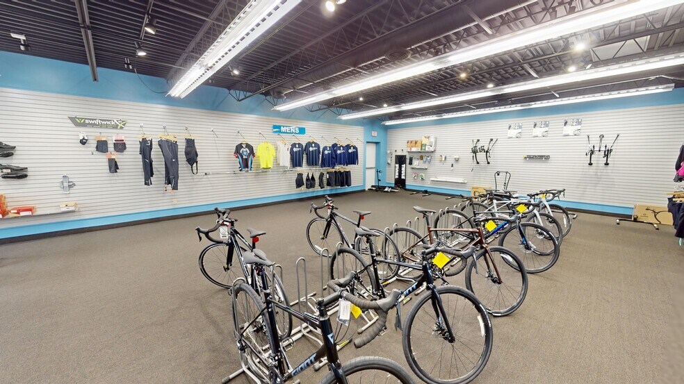 More Photos Of 964 N State St, Girard Freestanding For Sale