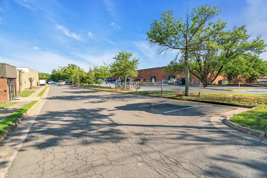 More Photos Of 5731 General Washington Dr, Alexandria Distribution For Sale