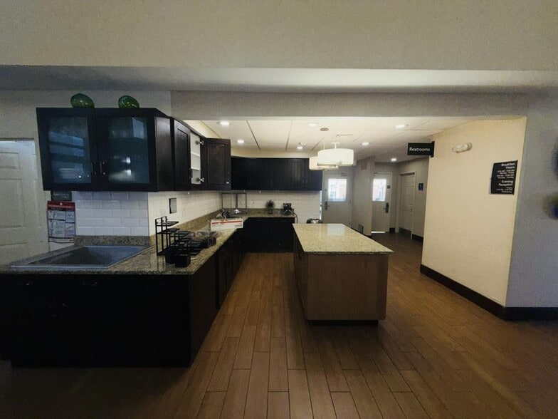 More Photos Of 9169 Markville Dr, Dallas Hotel For Sale