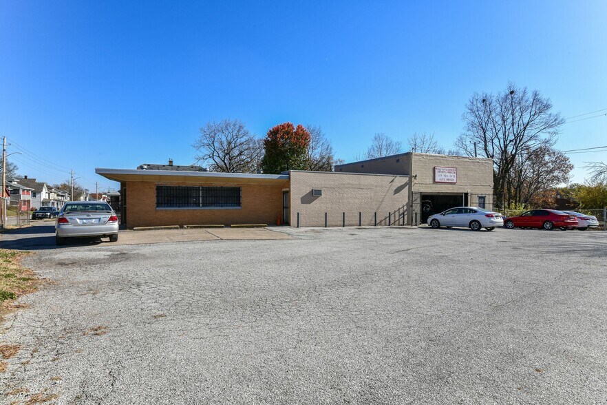 More Photos Of 715 W 30th St, Indianapolis Auto Repair For Sale