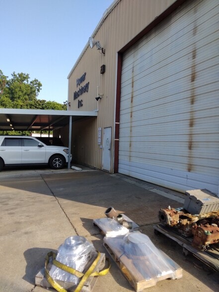 More Photos Of 13424 Hempstead Hwy, Houston Warehouse For Sale