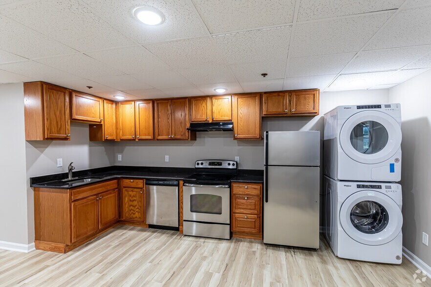 More Photos Of 82 Main St, East Hampton Apartments For Lease