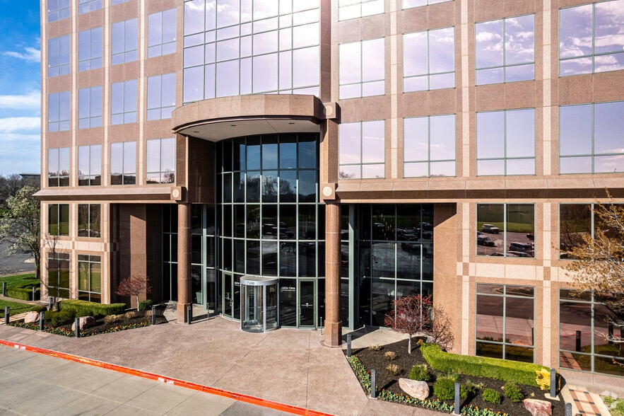 More Photos Of 7300 College Blvd, Overland Park Unknown For Lease