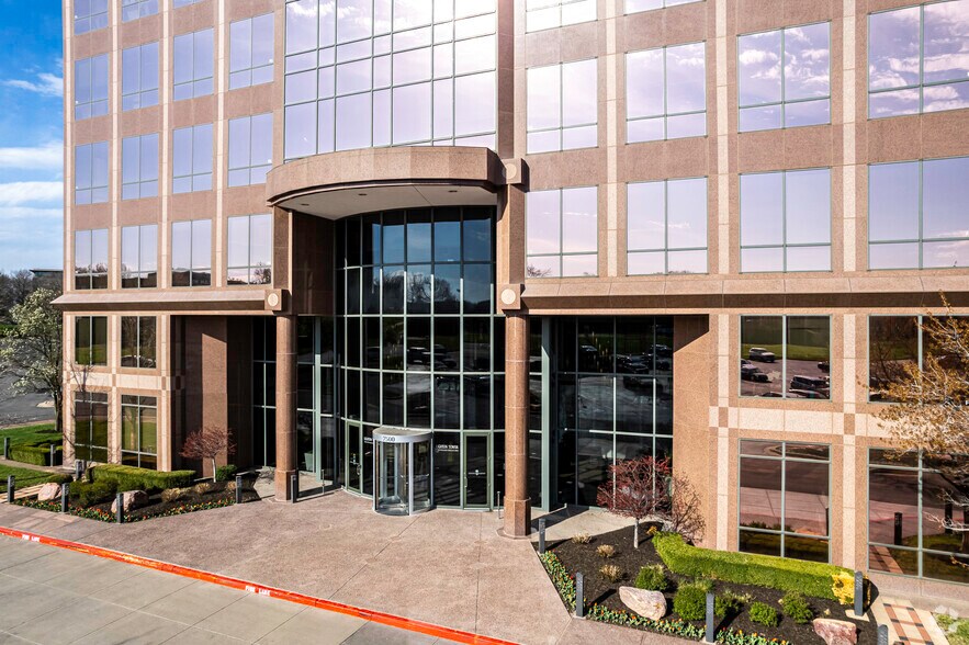 More Photos Of 7500 College Blvd, Overland Park Coworking Space