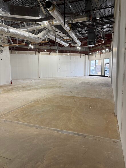 More Photos Of 4671-4697 Commercial Dr, New Hartford Storefront For Lease