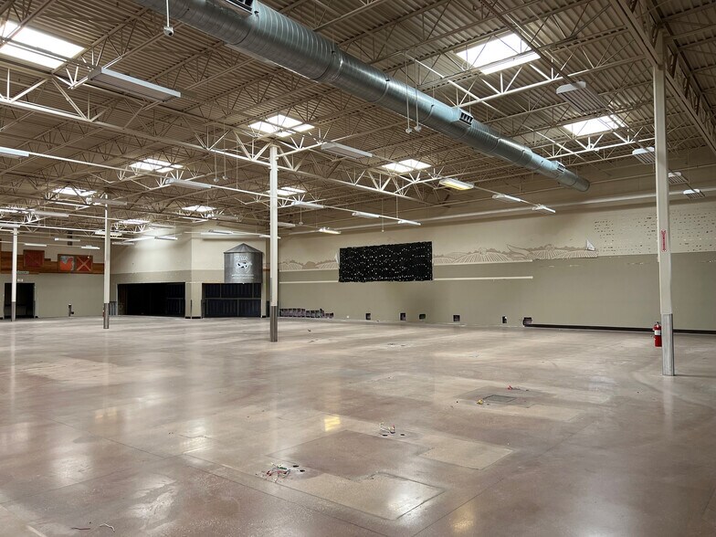 More Photos Of 7728 E Central Ave, Wichita Supermarket For Lease