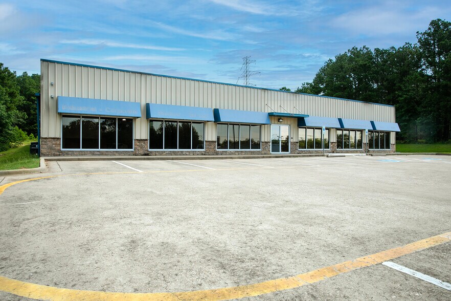 More Photos Of 4285 Hwy 31 W, Tyler Showroom For Lease