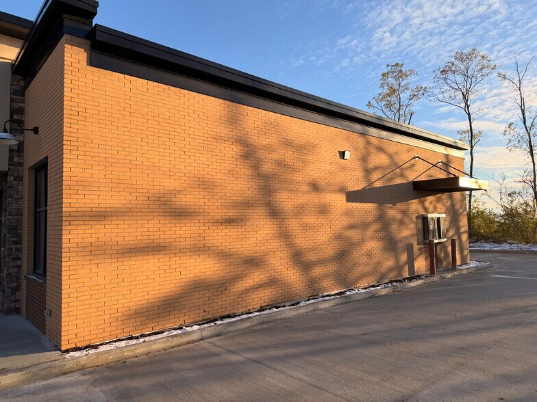 More Photos Of 8571 Cincinnati Dayton Rd, West Chester Freestanding For Lease