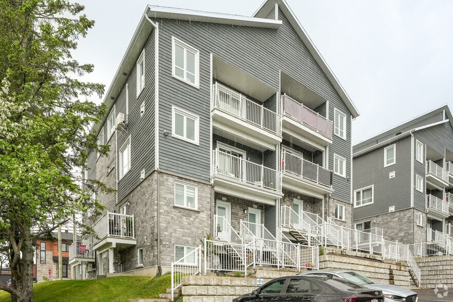More Photos Of 2105D Av Lapierre, Québec Apartments For Sale