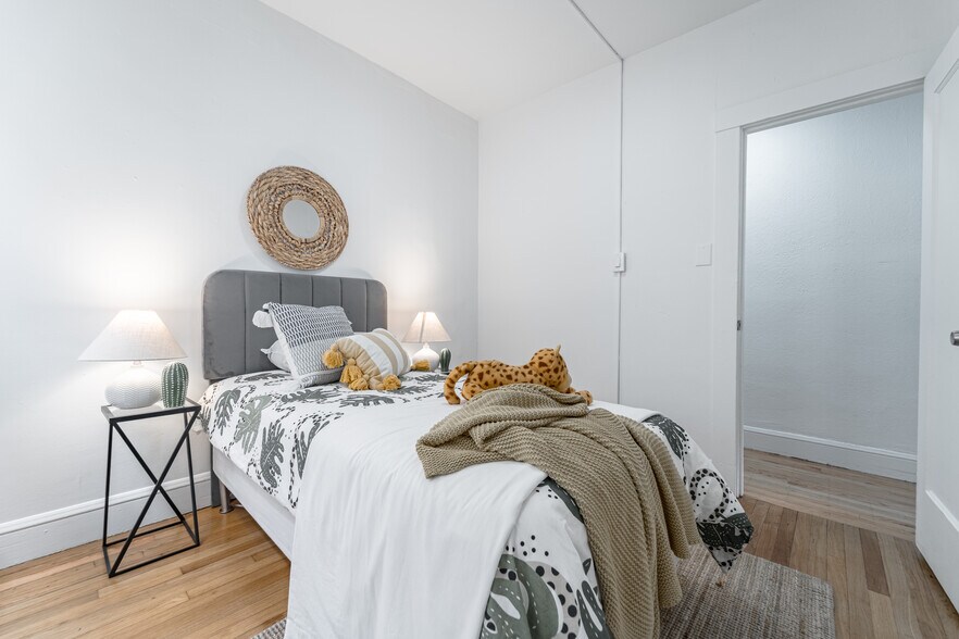 More Photos Of 1538 Thomas Ave, San Francisco Apartments For Sale