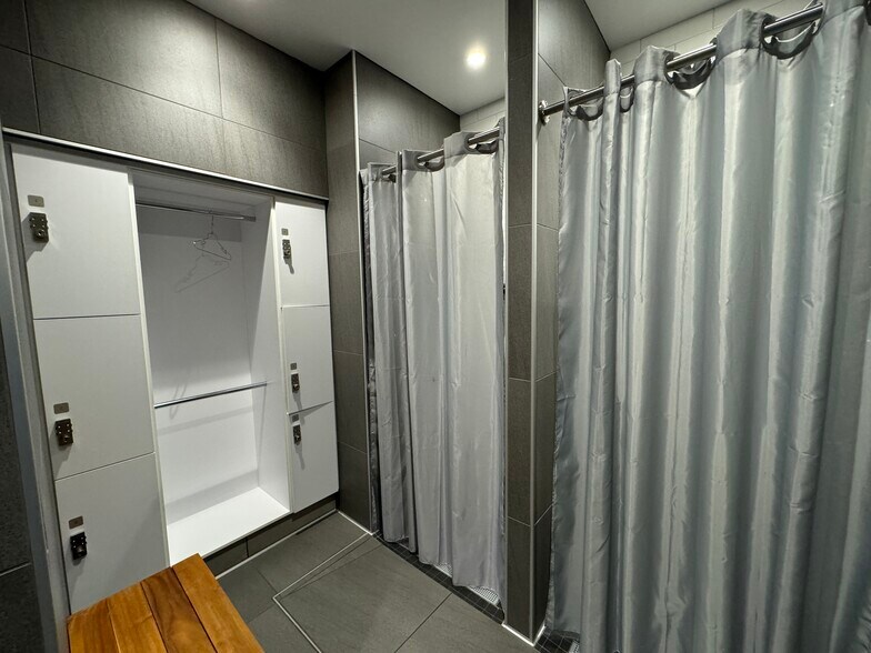 More Photos Of 1040-1044 Lake St, Oak Park Storefront Retail Office For Sale