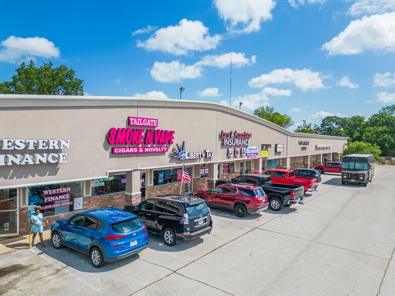 More Photos Of 800 E Villa Maria Rd, Bryan Storefront For Lease