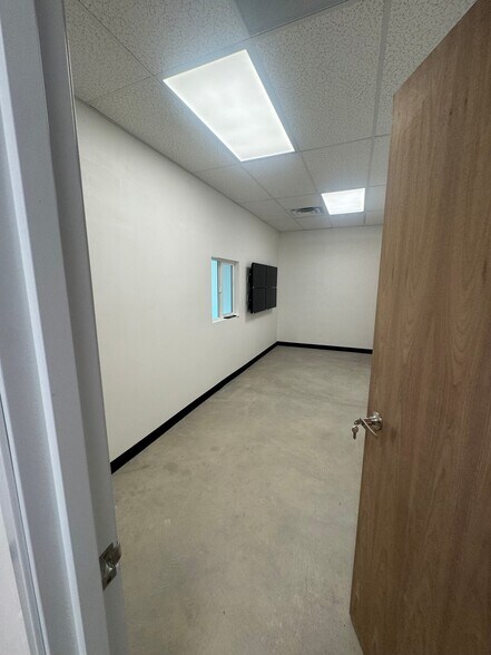 More Photos Of 5750 DENALI Ln, Caliente Manufacturing For Sale