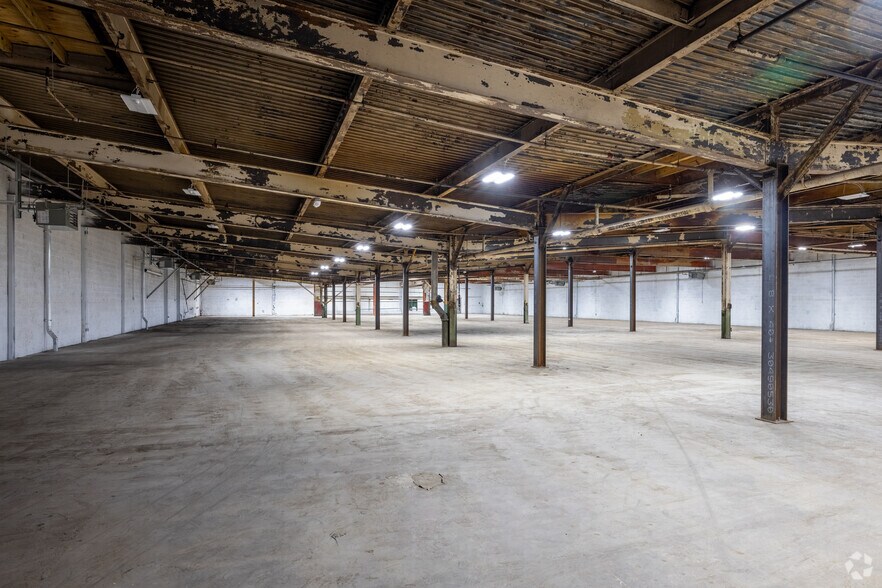 More Photos Of 297 Getty Ave, Paterson Warehouse For Lease