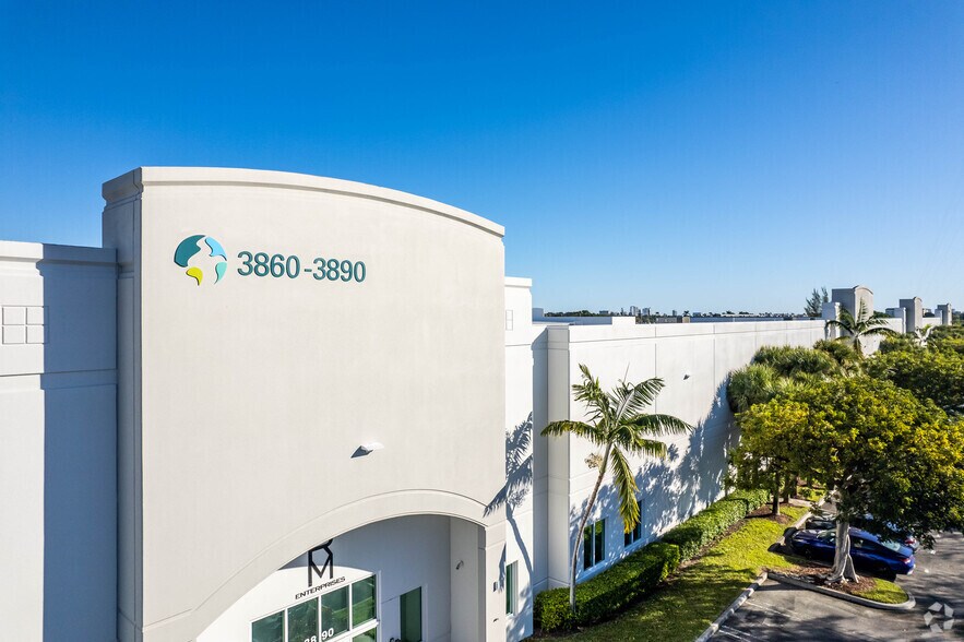 More Photos Of 3860-3890 Pembroke Rd, Hollywood Warehouse For Lease