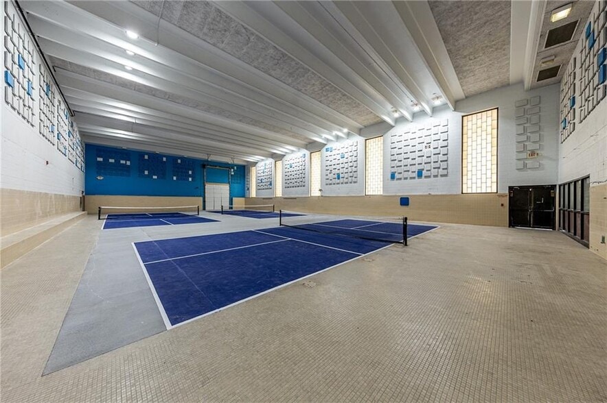 More Photos Of 315 S 6th St, Saint Joseph Sports And Entertainment For Lease