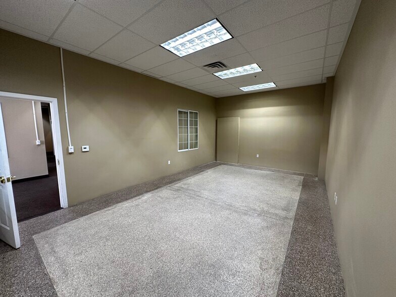 More Photos Of 5178 W Patrick Ln, Las Vegas Warehouse For Lease