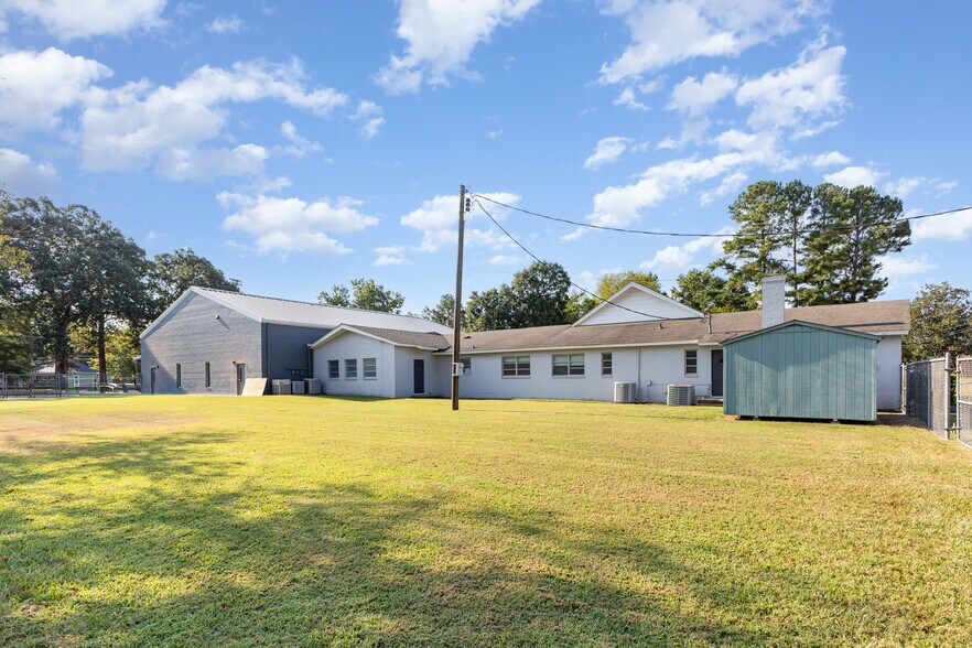 More Photos Of 420 Paul St, Rocky Mount Specialty For Lease