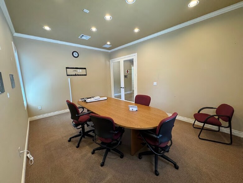 More Photos Of 16510 Avenplace Rd, Tomball Office For Lease