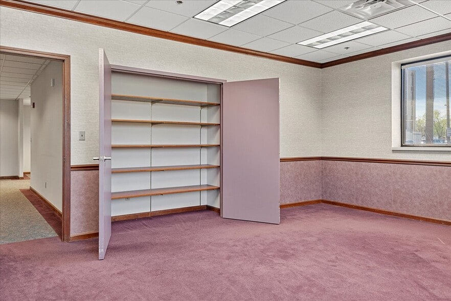 More Photos Of 740 E Ash St, Springfield Office For Lease