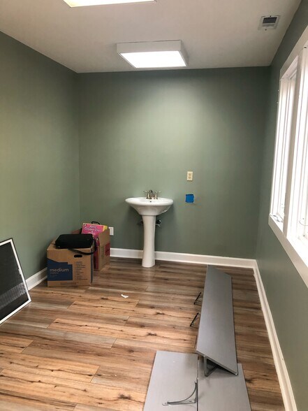 More Photos Of 1762 Metromedical Dr, Fayetteville Medical For Sale