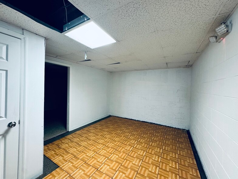 More Photos Of 2800 Hill St, Lynchburg Storefront Retail Office For Sale