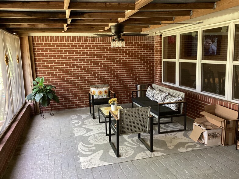 More Photos Of 302 Conroe Dr, Conroe Assisted Living For Sale