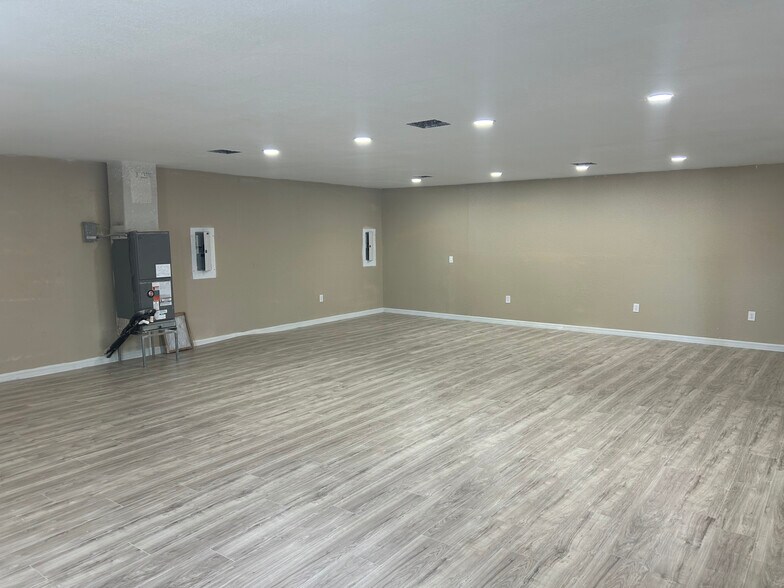 More Photos Of 9200 66th St, Pinellas Park Freestanding For Sale